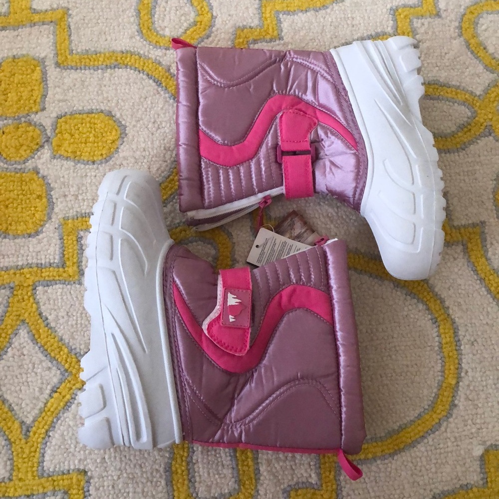 ❄️NWT Kid’s Snow Boots❄️Sz 2
